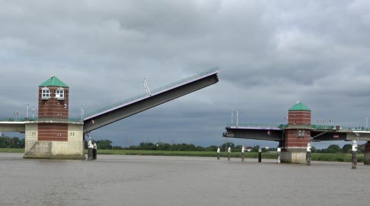 Leer Bridge