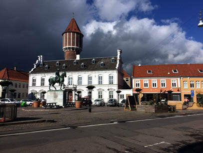 Der Marktplatz Nakskov vor dem nächsten Regenguss