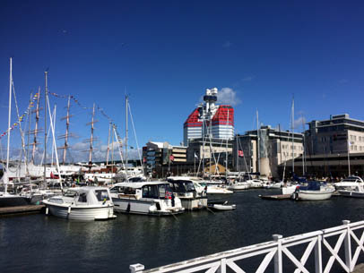 Blick auf den Hafen Lilla Bommen