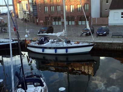 Kohinoor liegt sicher im Querkanal in Stralsund