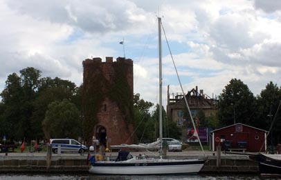 Vor dem Pulverturm in Greifswald