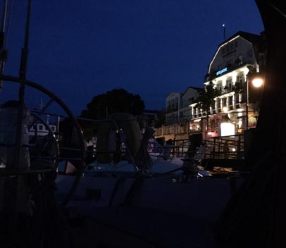 Warnemünde bei Nacht