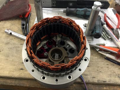 Der aus dem alten Generator entnomme Stator ist montiert